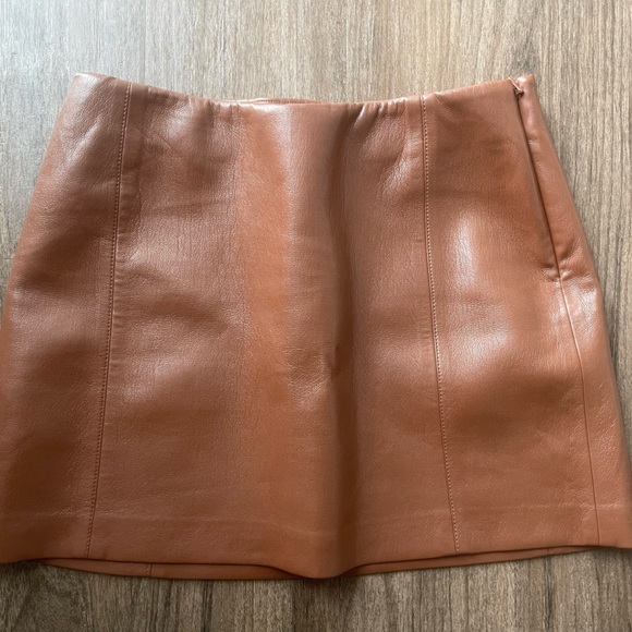 *LIKE NEW* Wilfred Classic Mini Skirt - Brown Vegan Leather - Picture 4 of 4